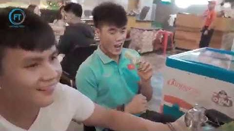 Văn Hậu,Đức Chinh,Quang Hải,Tiến Dũng,Tiến Dụng đi liên hoan và gửi lời cảm ơn tới NHM