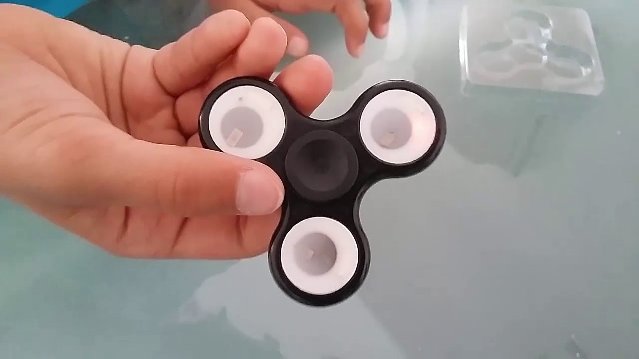 CAMTOA Glow In Dark LED Tri-Spinner Fidget Hand Toy