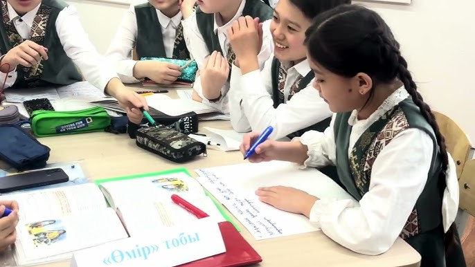 Ол кискасын жайып, оның бетіне отырды. Кинки порно қыздар басым