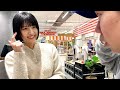 自分の商品が置かれてる虎ノ門ヒルズのアーバン・ファミマ!!の店員さんにかっこつける岡田
