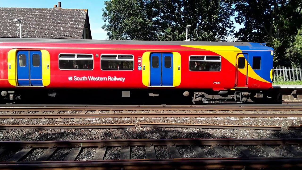 Trains at: Byfleet & New Haw, SWML, 14/09/19