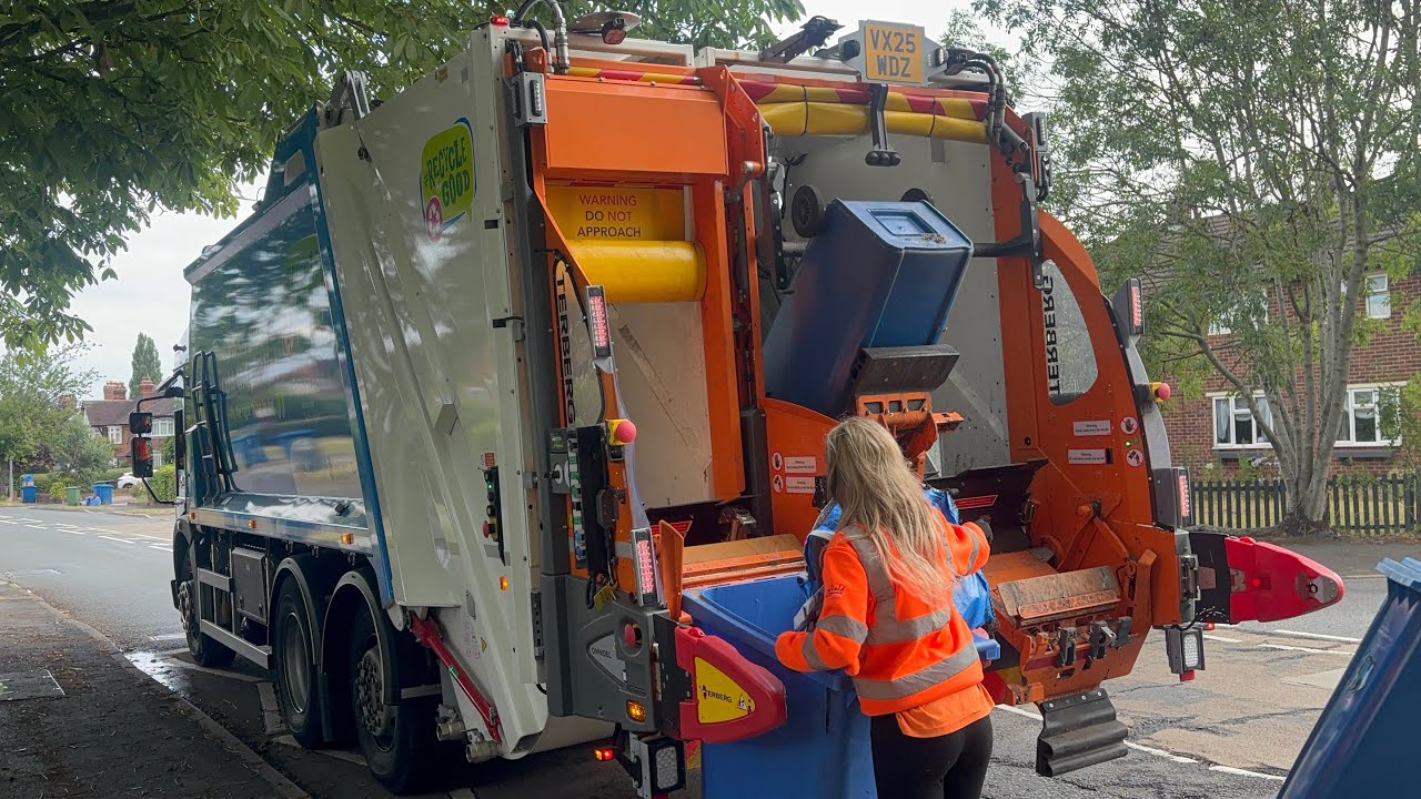 Dennis Elite + Refuse Truck on Recycling, WDZ 
