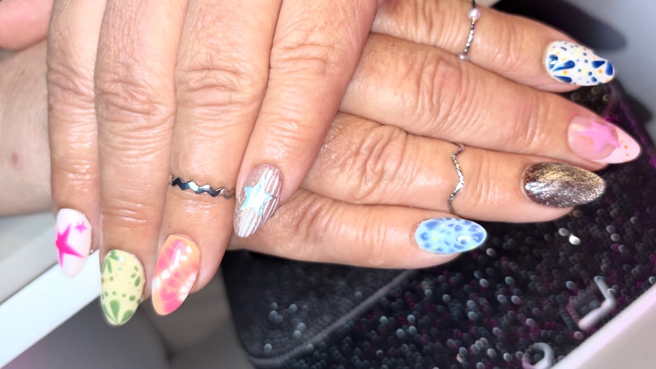 ESMALTADO DE UÑAS SOFT GEL COLORIDAS