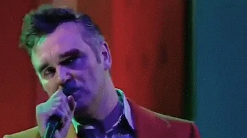 Morrissey - Everyday is like Sunday (Live on Friday Night with Jonathan Ross)