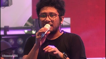 Kunto Aji - Terlalu Lama Sendiri ~ Akhir Bulan @ Synchronize Fest 2016 [HD]