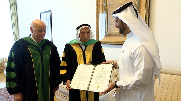 سلطان بن أحمد يسلم دكتوراه فخرية لجميلة القاسمي وجمعة الماجد