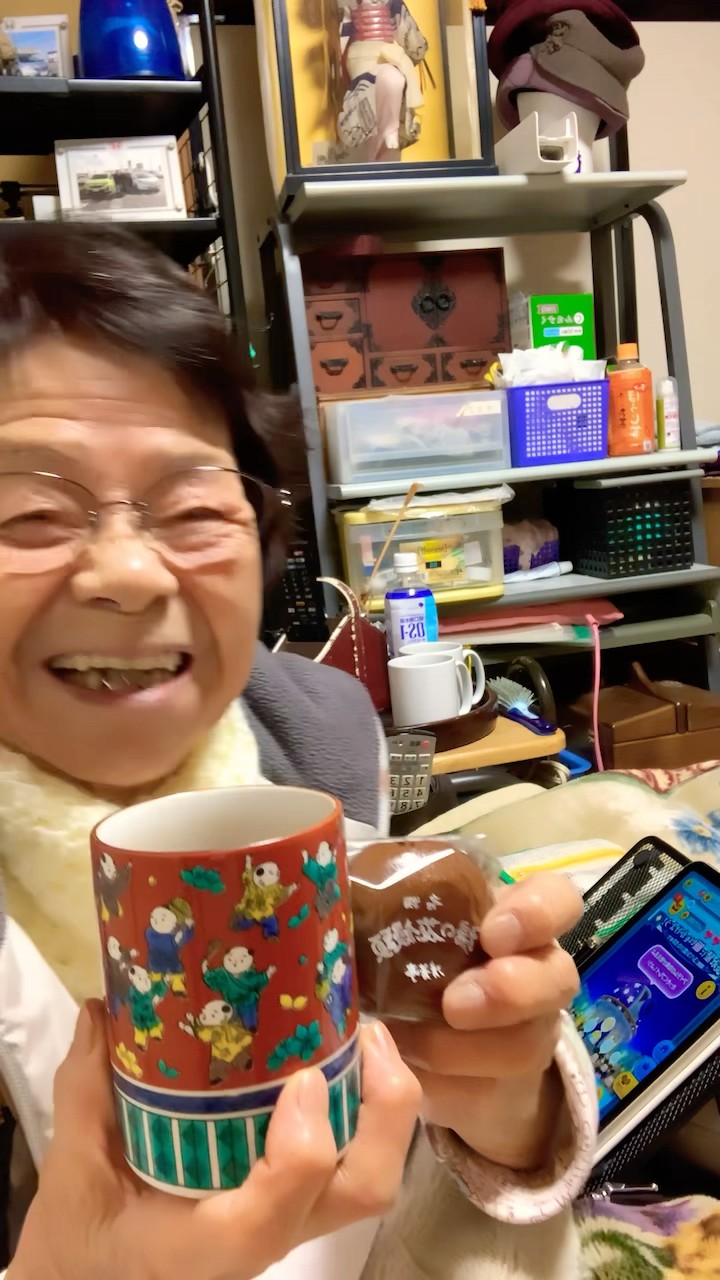 Morning greetings from 95-year-old Tsum Tsum Grandma 👵Plastic and