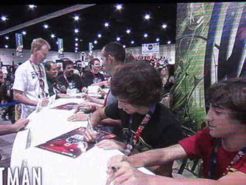 Comic Con 2010 Batman Under the Red Hood Signing.wmv