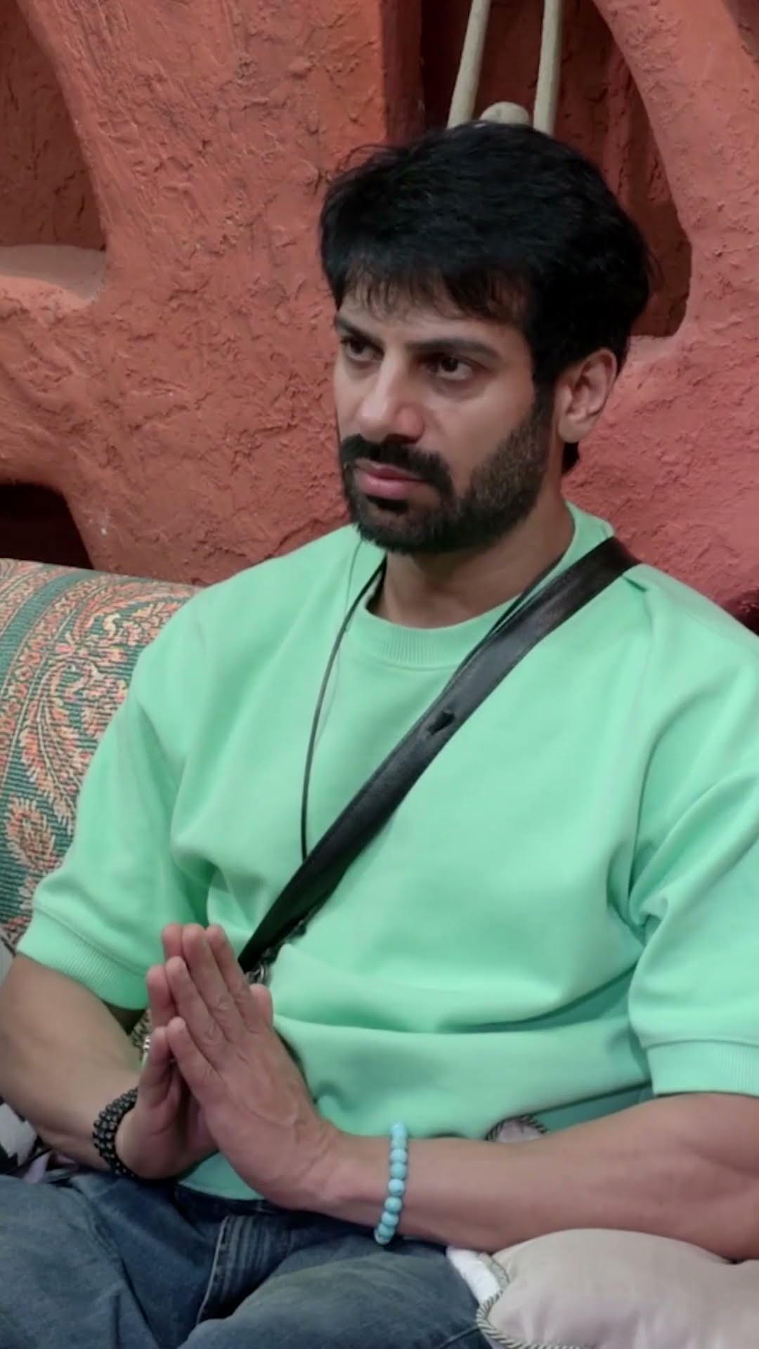 Karan ने करी Chahat की माँ को समझाने की कोशिश | Bigg Boss 18