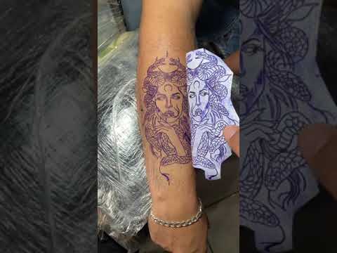 Vídeo: On trobar tatuadors?