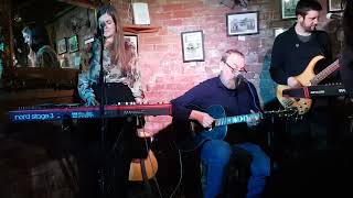 Miniatura de "Outliers- (Boo Hewerdine & Jenny Sturgeon)-Bell Book and Candle ( Birmingham 13.02.24)"