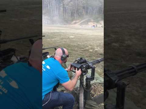 Video: Meerloops machinegeweer M134 