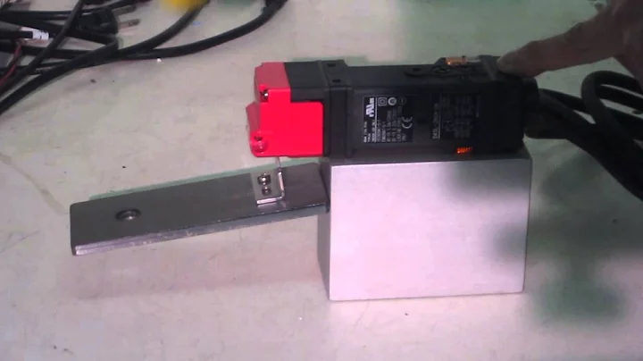 OMRON D4SL-2NDA-DN Small electromagnetic lock safety door switch　動作確認