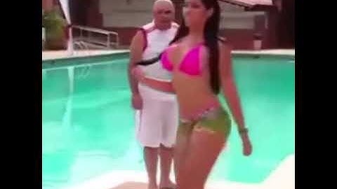 Quando passa una bella donna in Puglia!!