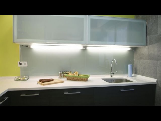 Regleta LED para iluminacion bajo armariada en la cocina ~ Reformas Guaita