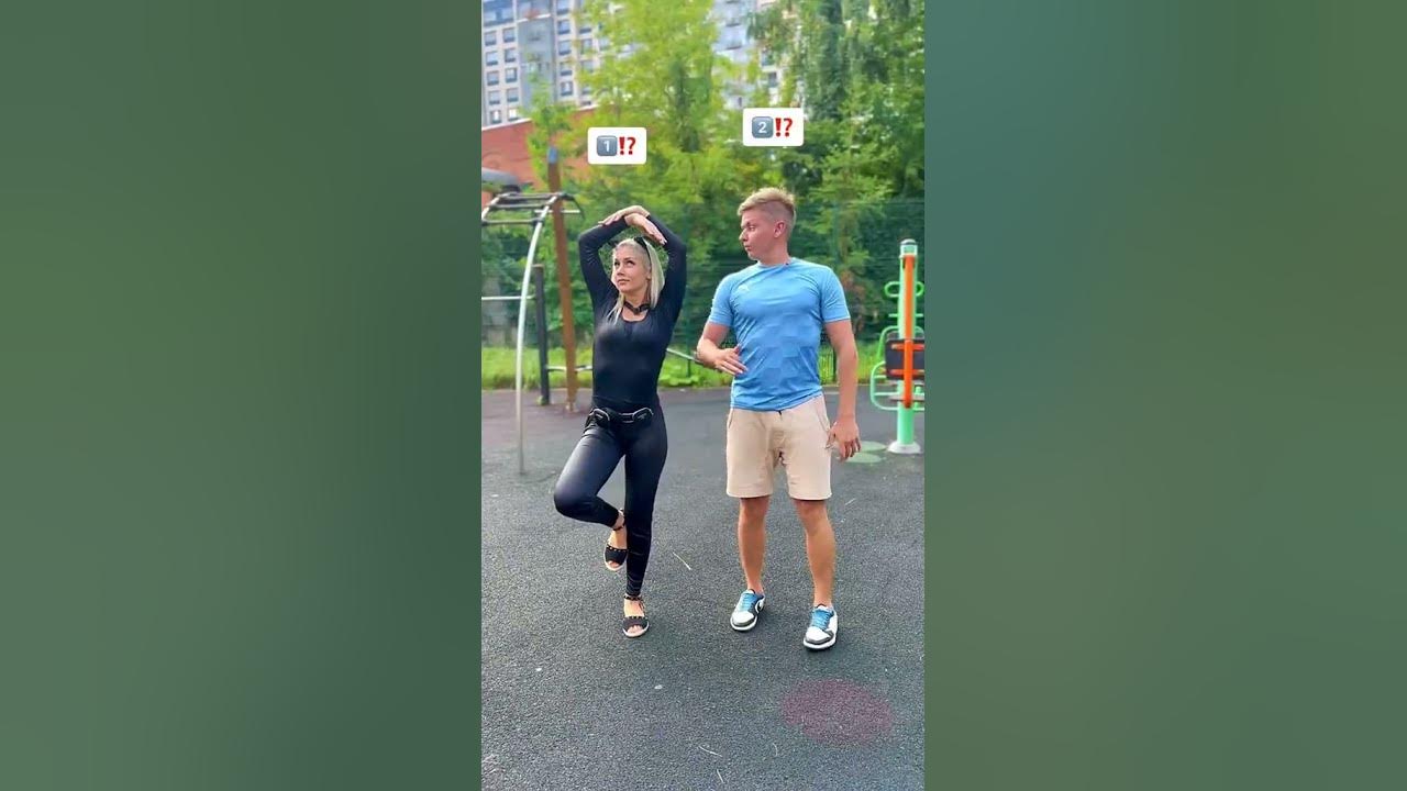 Алекс Кубис в шортиках