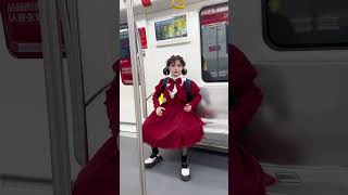 I Really Got Crazy Today. I Met A Robot On The Subway. It Got Crazy. I Saw The Robot Dancing.