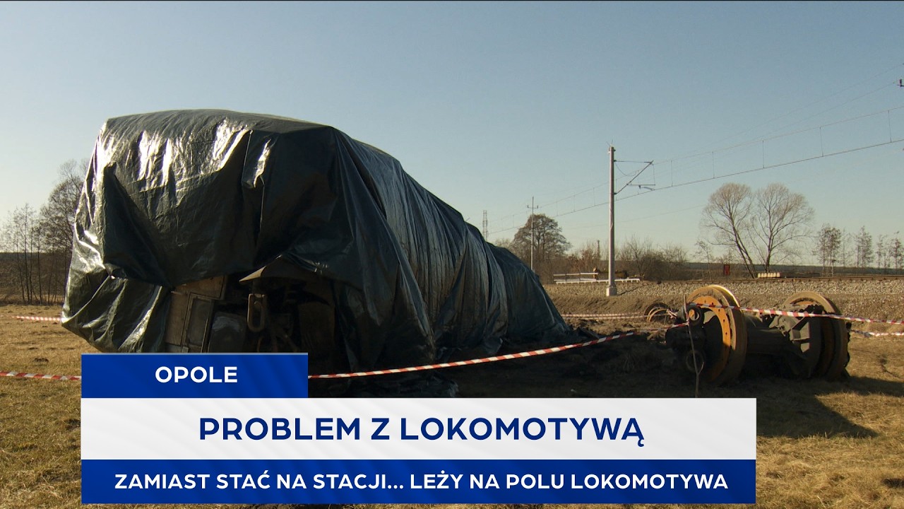 Problem z lokomotywą. Zamiast stać na stacji... leży na polu lokomotywa