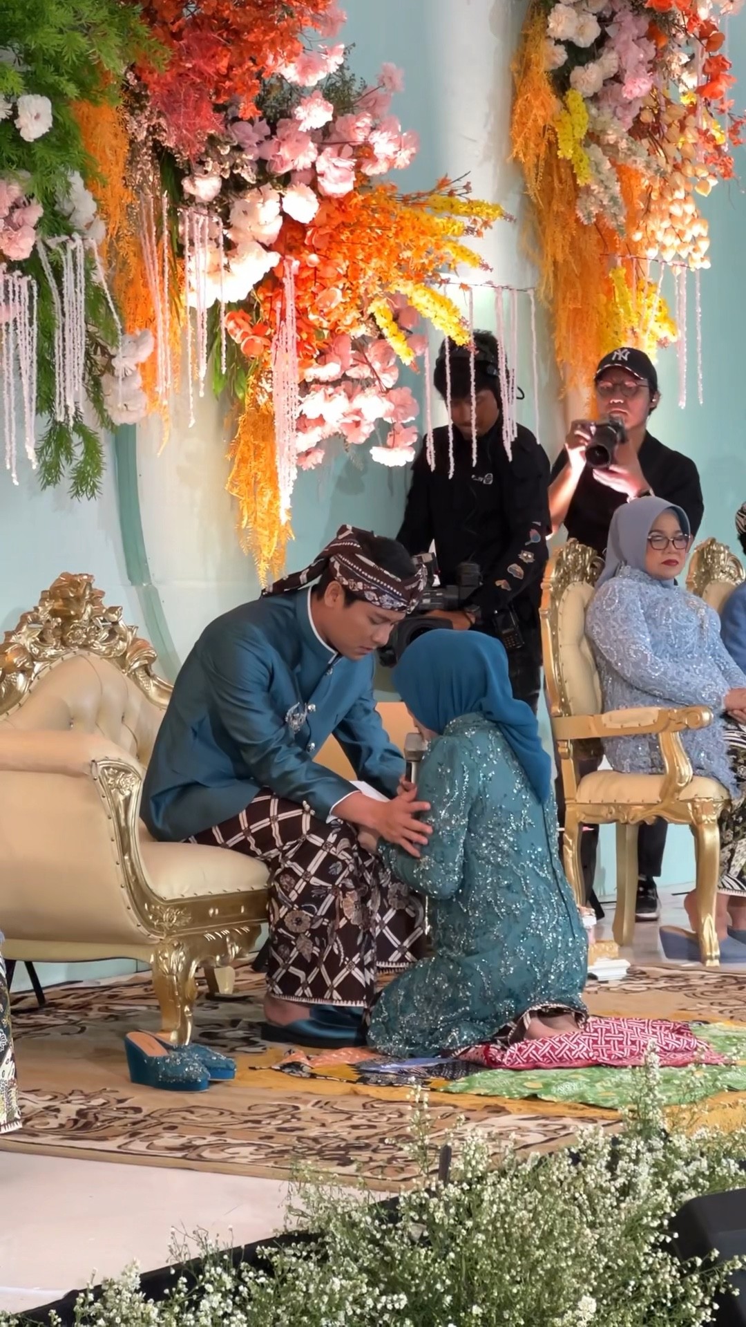 Detik-detik Lesti tak bisa membendung air matanya saat sungkem ke Billar #shorts