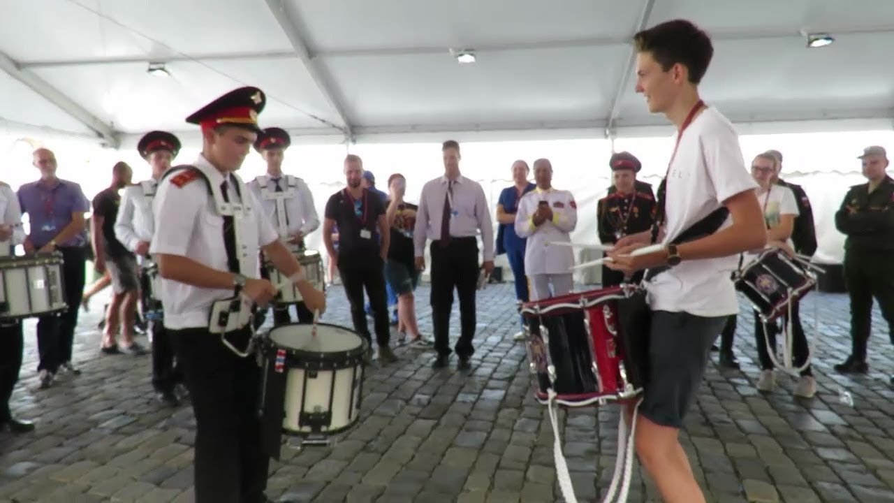 BIYB having fun with Drummers of the Moscow Cadet Music Corps, Spasskaya Tower 2018 Спасская башня
