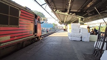 12909 Bandra H.Nizamuddin Garib Rath Express departure from Bandra Terminus.