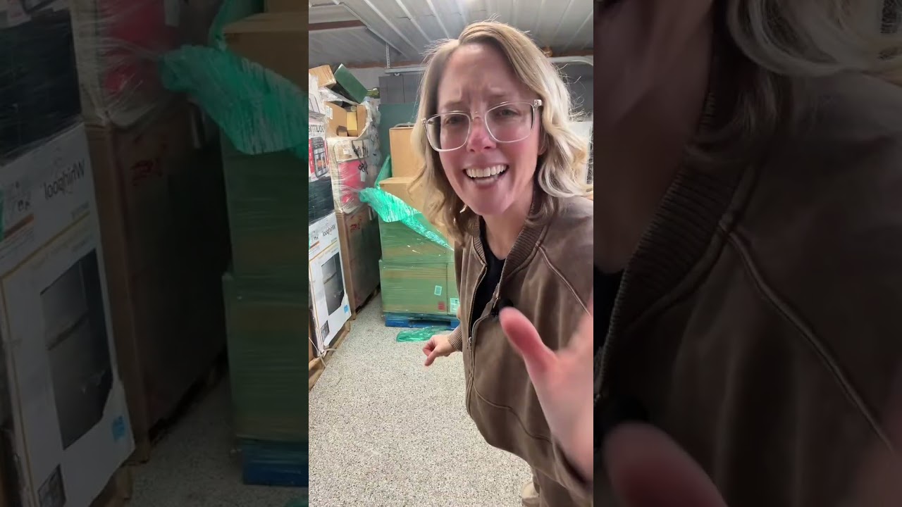 Разборка паллеты с упаковкой в ​​коробки