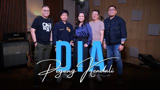 Bestindo Music | Dia Pegang Kendali - Elizabeth Sudira