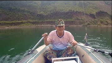 Bơi thuyền hơi câu cá trên đập thủy điện Vực Tuần(Câu cá Mường Lò)