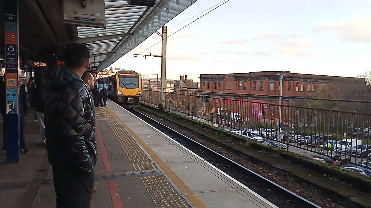 Train arriving at Manchester Piccadilly station this afternoon.2.12.25