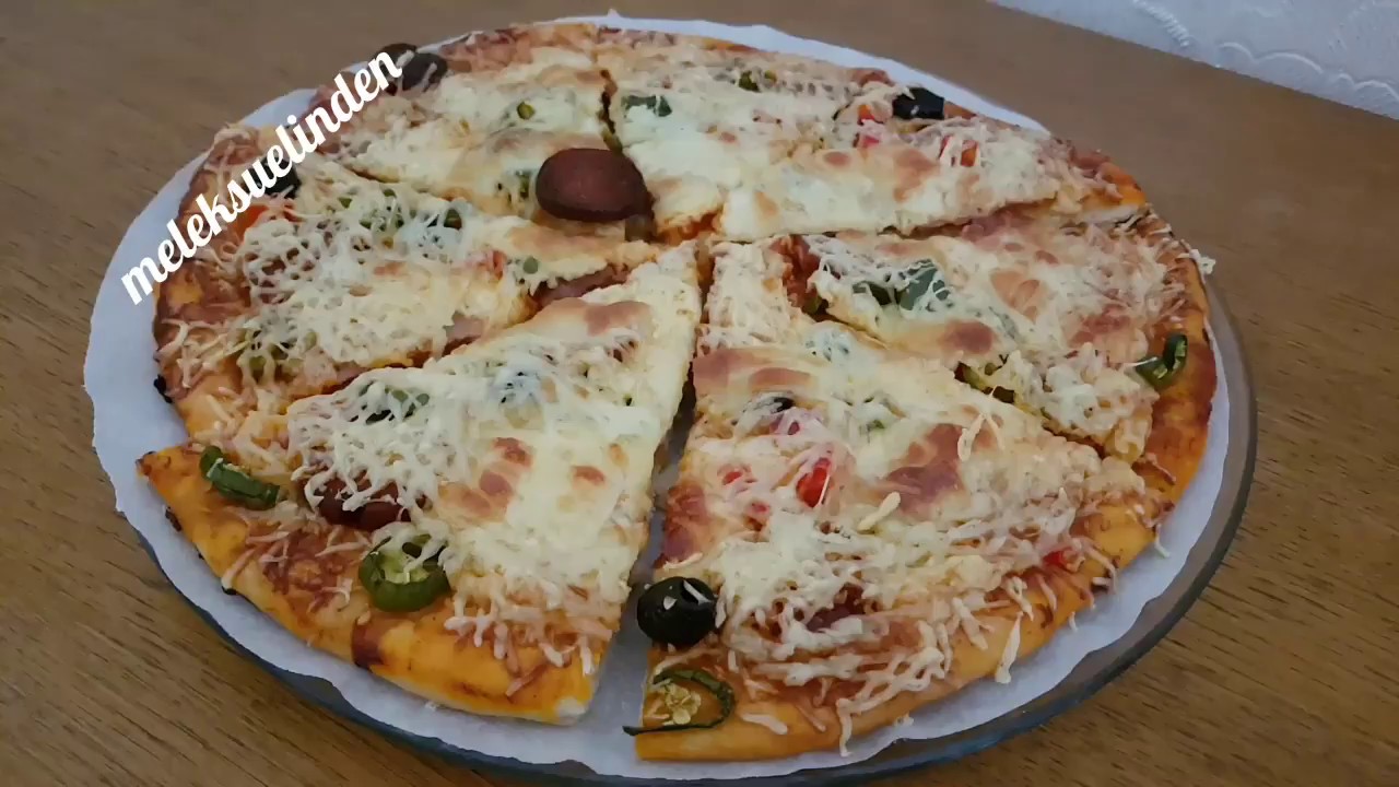 Ev Yapımı Pizza Tarifi (sucuklu sosisli ve peynirli) YouTube