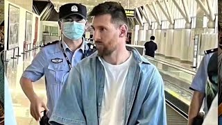Lionel Messi arrête à son arrivée à Pékin