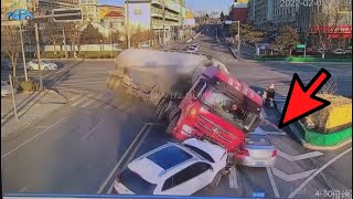 Total Idiots In Cars & Hard Car Crash 2022 - Compilation 69