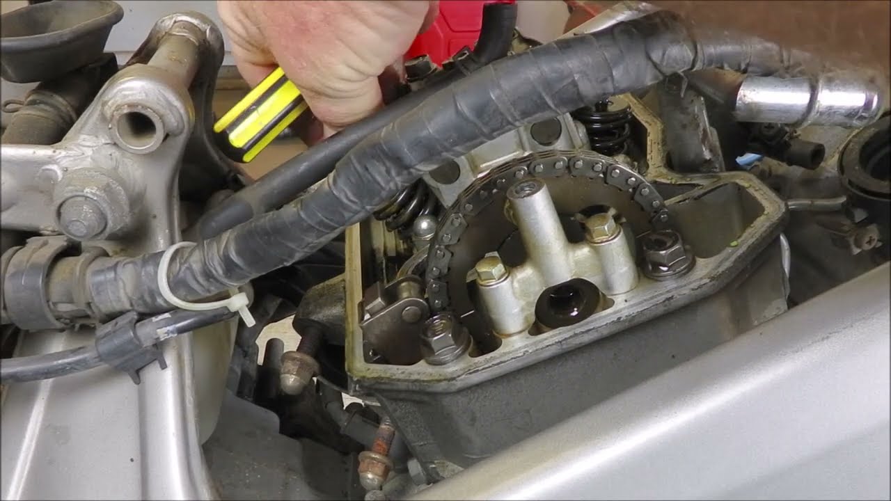 Honda NTV650 Revere Part 4 - Checking the Valve Timing