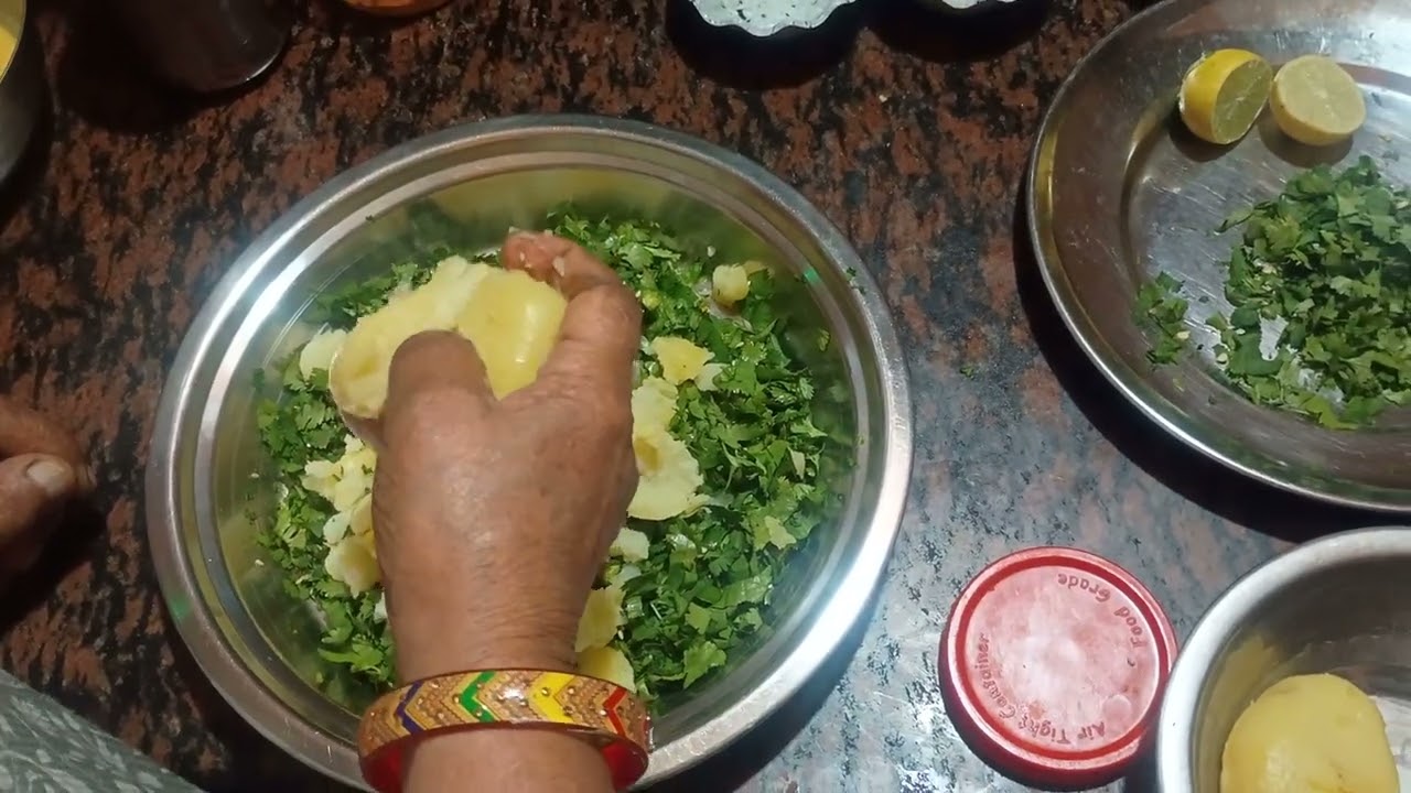 Special Gujarati Limbu Gota, चटपटा टेस्टी  ,Limbu Gota Recipe in Hindi,