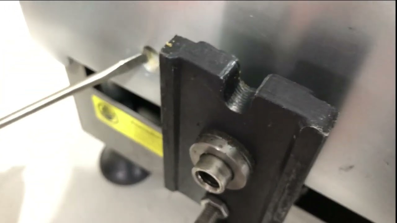 Remover suporte do Fatiador de Frios Prix e Hobart