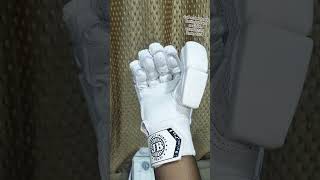 batting gloves review #trendingshort #trendingshort #cricket #cricketequipment #cricketgear