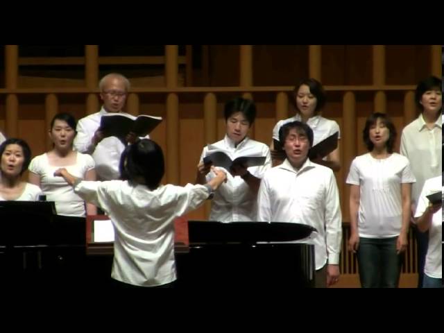 自分らしく歌う 小学生の合唱 ひびき合う声を育てる指導 前田美子 編 聴き合う耳と響き合う声を育てる合唱指導 - 音楽之友社