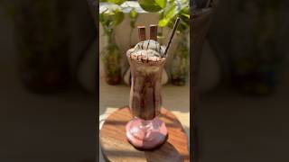 KitKat Chocolate Shake #drink #kitkatshake #youtubeshorts #viral #summerdrink #shake #shortsfeed