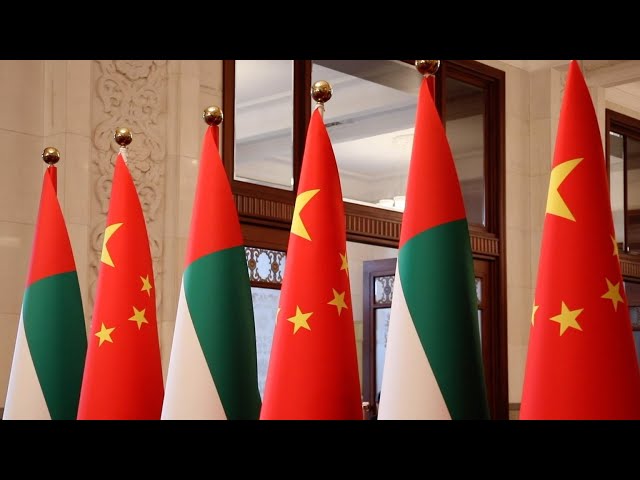 GLOBALink | President Xi welcomes UAE counterpart Sheikh Mohamed class=