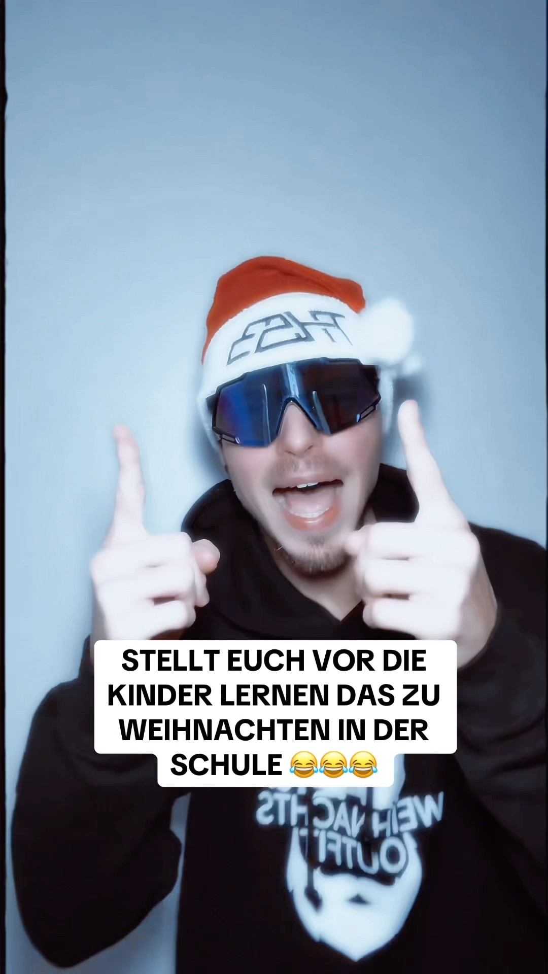 Wird safe ne 1 ? #weihnachten #weihnachtsmusik #weihnachtsmann #amsterdam #foryou #fürdich #lustig