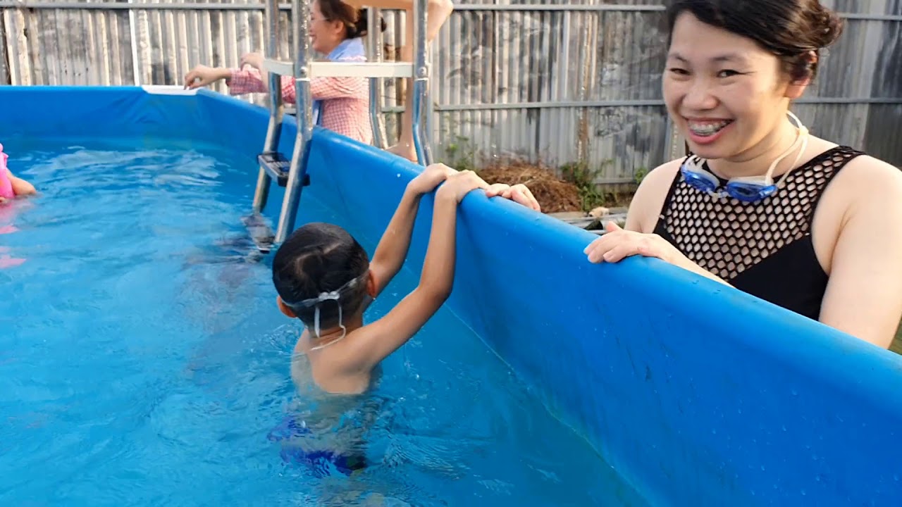 Gia Đình Gato Đi Bơi - Buổi Đầu Tiên Mẹ Gold Sea Đi Tập Bơi Sau Một Khóa Học Bơi Năm Trước