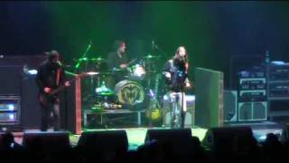 Movin&#39; On Down The Line - live - The Black Crowes