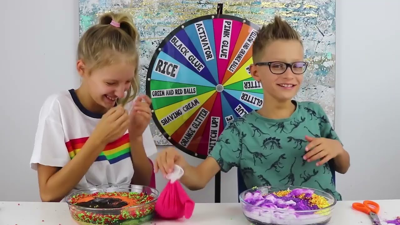 SIS vs BRO! MYSTERY WHEEL OF SLIME GLOVES CHALLENGE!!!