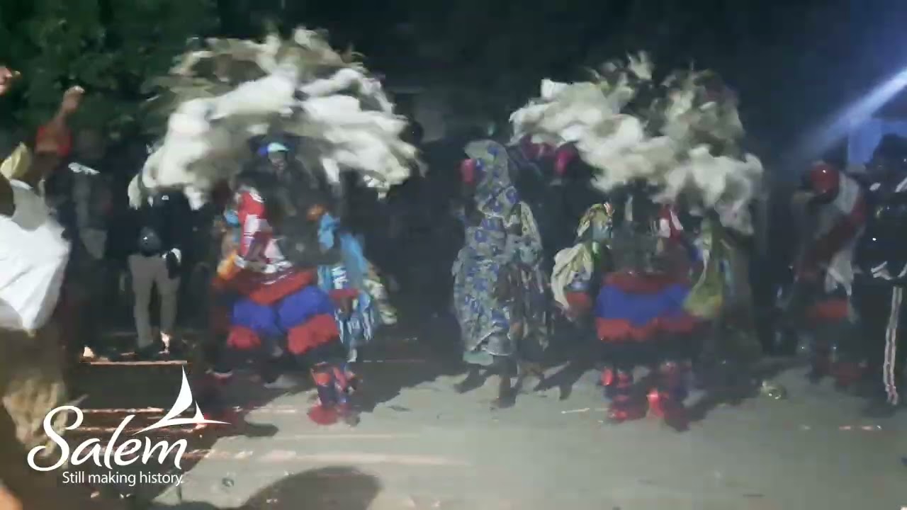 Gule Wamkulu Zimbabwe Nyau Dancers .