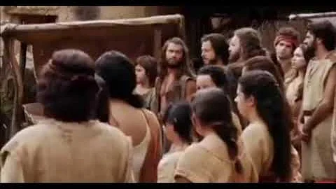 Como é que Deus se revela a Moisés?