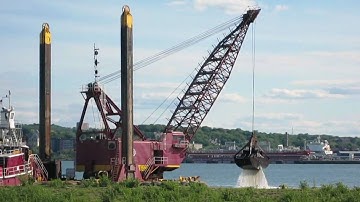 Clamshell dredge