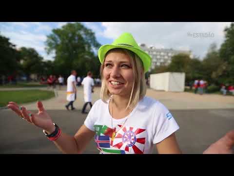 Vídeo: Fãs De Futebol Com Sede Beberam Toda A Cerveja Em Moscou, Rússia