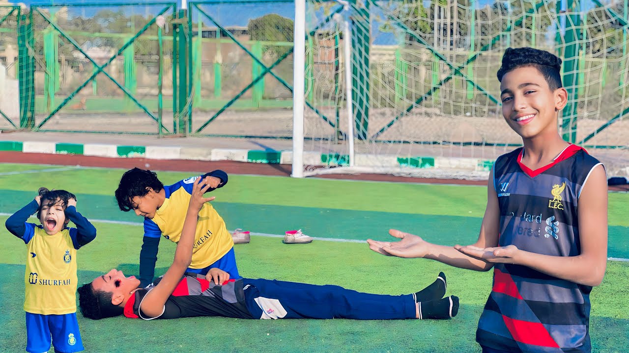 ‏أقوى مقلب في حمو بيكا في ملعب كرة القدم ￼