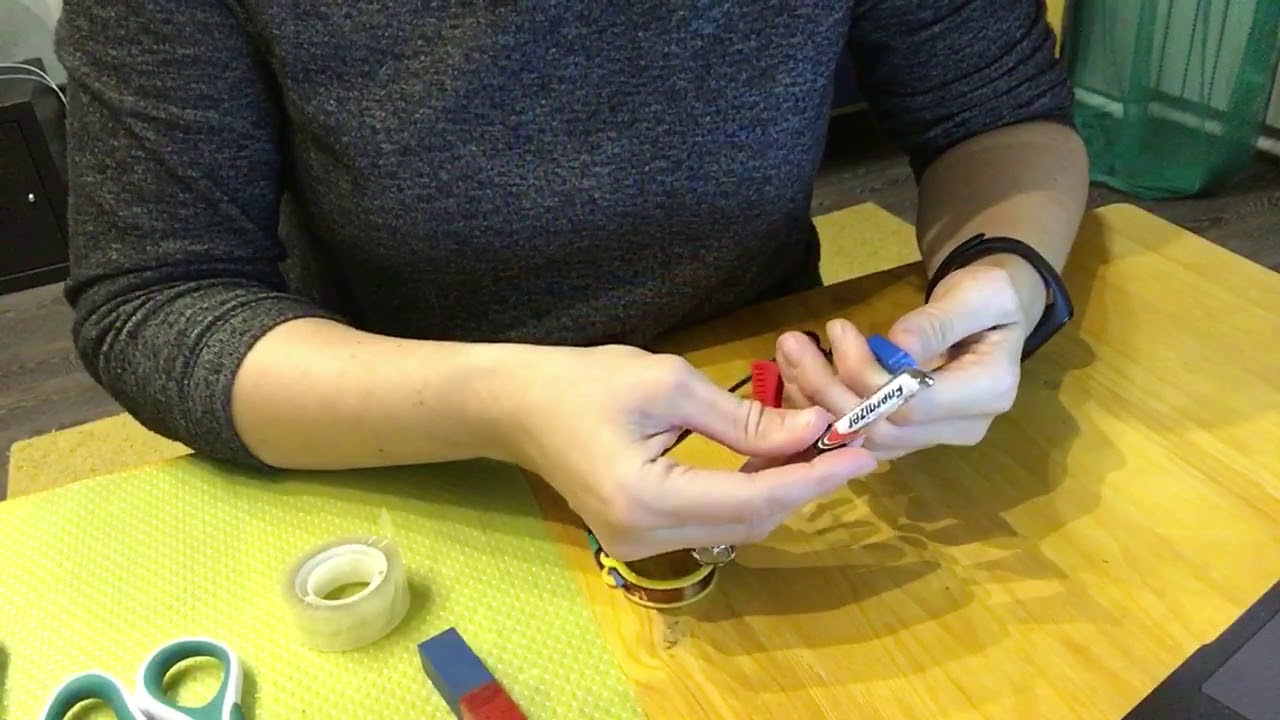 Взаимодействие катушки с током с постоянным магнитом - YouTube