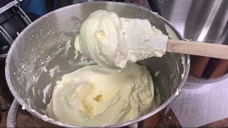 Easy Stabilized Whipped Frosting Tutorial